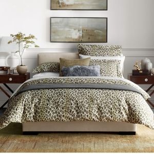 Williams Sonoma Cheetah King Duvet Cover 2 Standard Shams